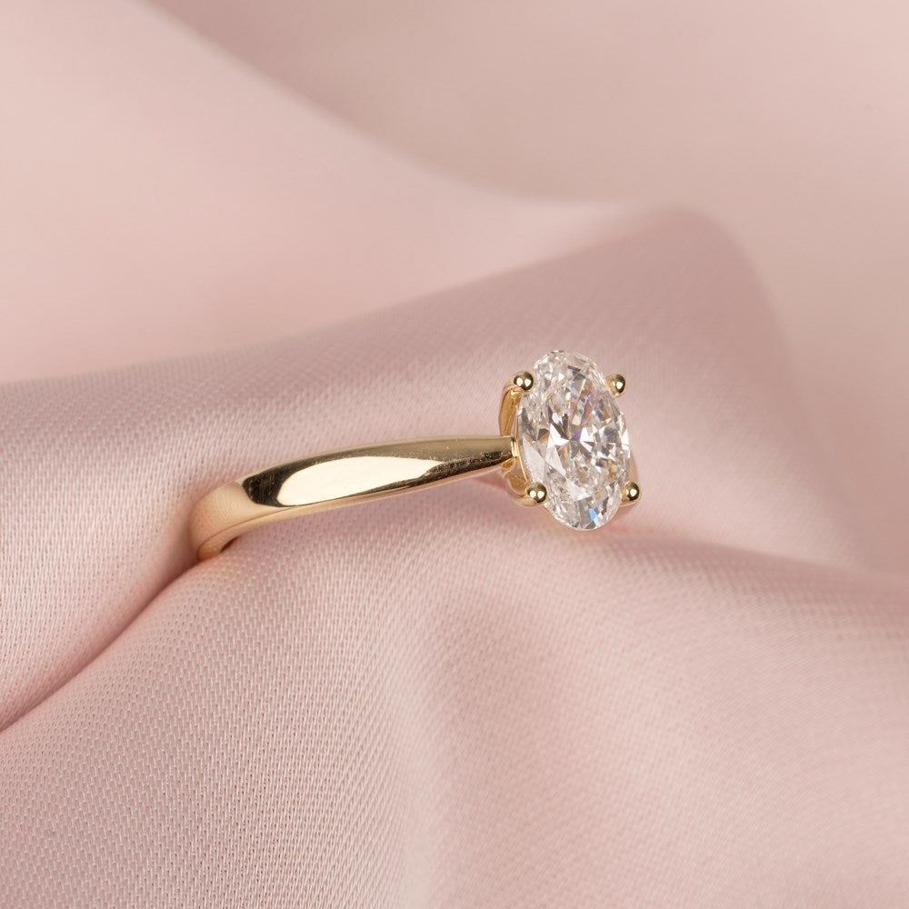SIERSBØL LUXURY 14kt gullhringur með sporöskjulaga lab grown demanti 1,00ct ●660500