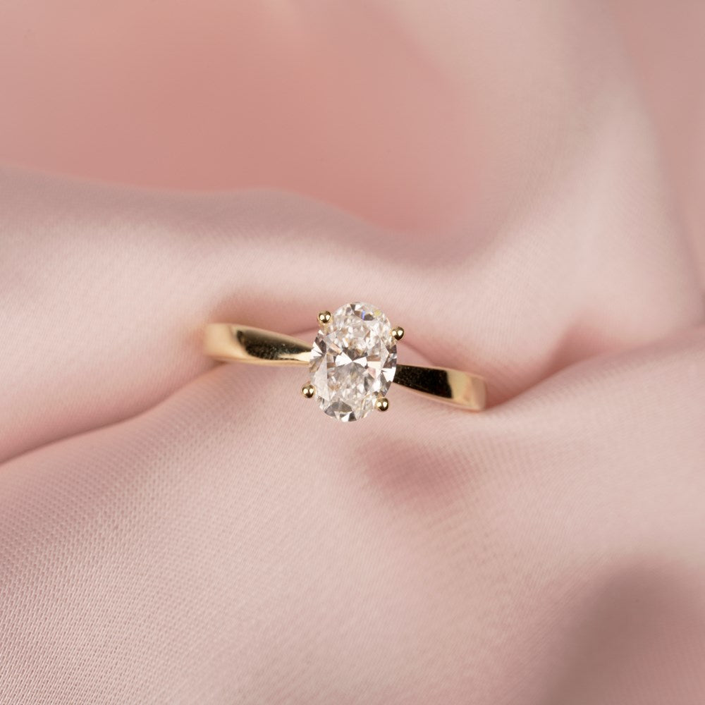 SIERSBØL LUXURY 14kt gullhringur með sporöskjulaga lab grown demanti 1,00ct ●660500