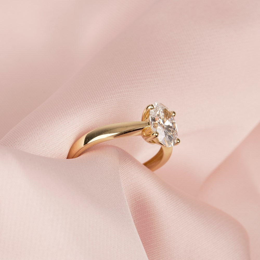 SIERSBØL LUXURY 14kt gullhringur með sporöskjulaga lab grown demanti 2,00ct ●670500