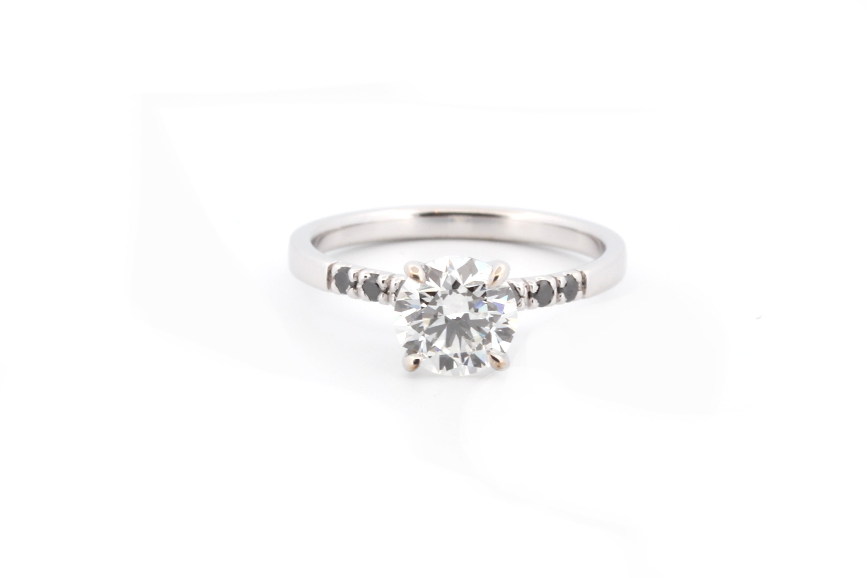 LAUPUR Solitaire trúlofunarhringur 14k hvítagull með 1.1ct VVS Lab Grown demanti
