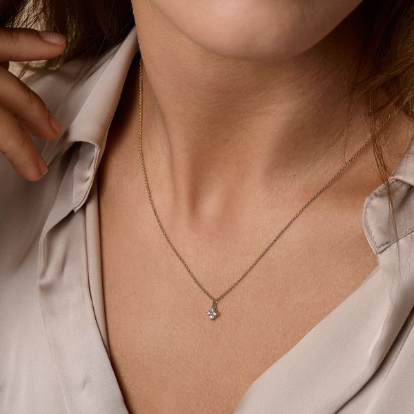 Iris gullhálsmen 14kt með 0.12ct demöntum