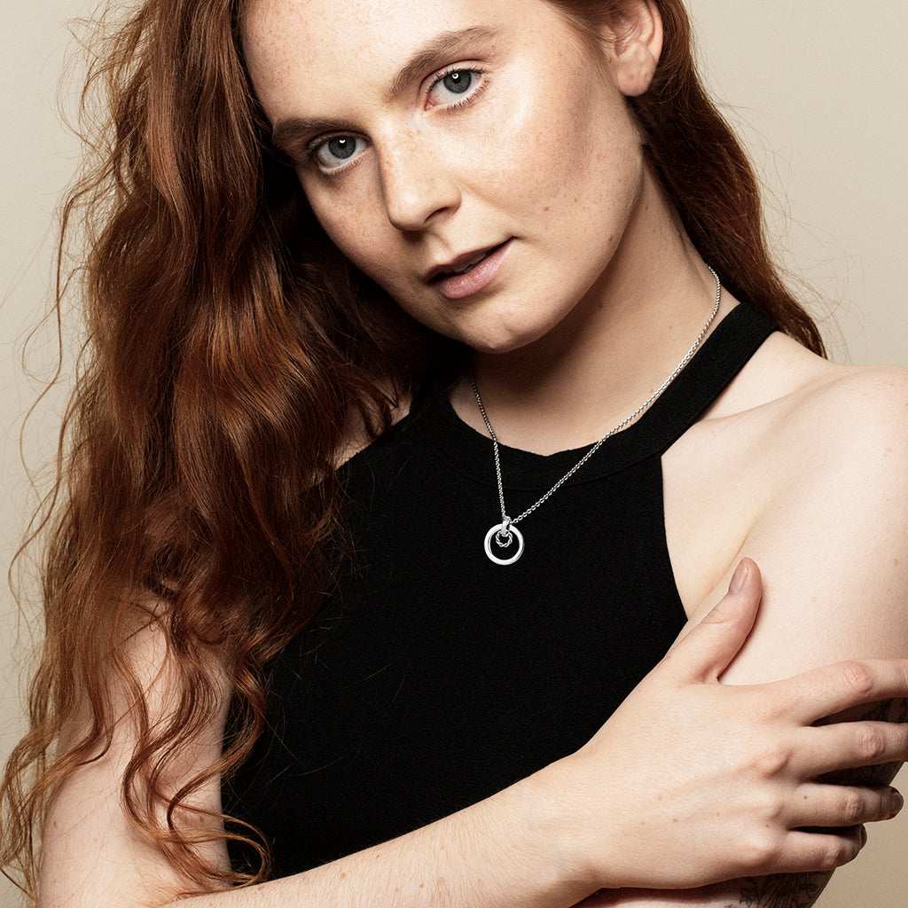 SIGN Katla Styrkur gyllt hálsmen