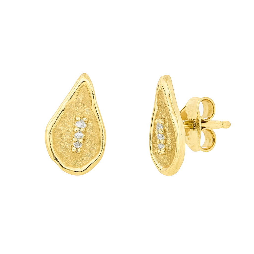 LAUPUR 14k gulleyrnalokkar með 0.06ct demöntum