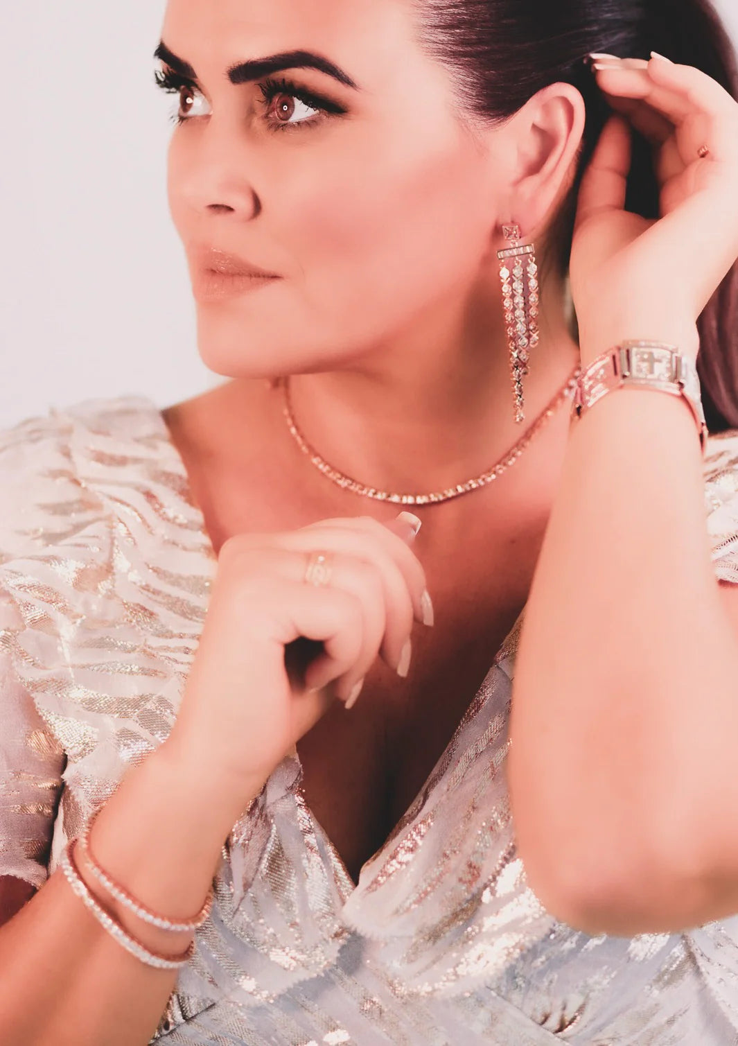 VERA DESIGN XO Queen Gylltir eyrnalokkar með kampavínslitum steinum