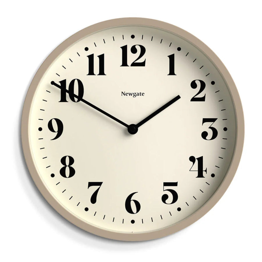 NEWGATE Number Four beige veggklukka 30cm