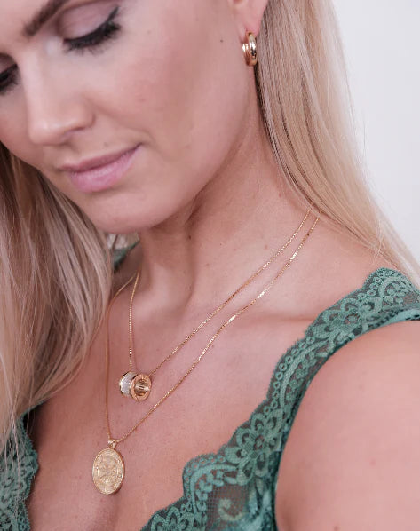 VERA DESIGN Hoop Oval Gylltir eyrnalokkar