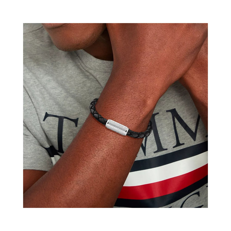 TOMMY HILFIGER Svart leður herraarmband